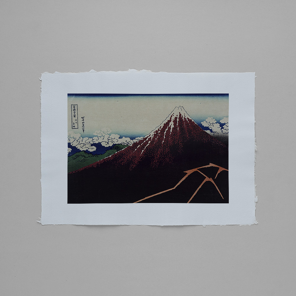 Katsushika Hokusai – Regenschauer unter dem Gipfel, japanischer Farbholzschnitt aus der Serie Sechsunddreißig Ansichten des Berges Fuji