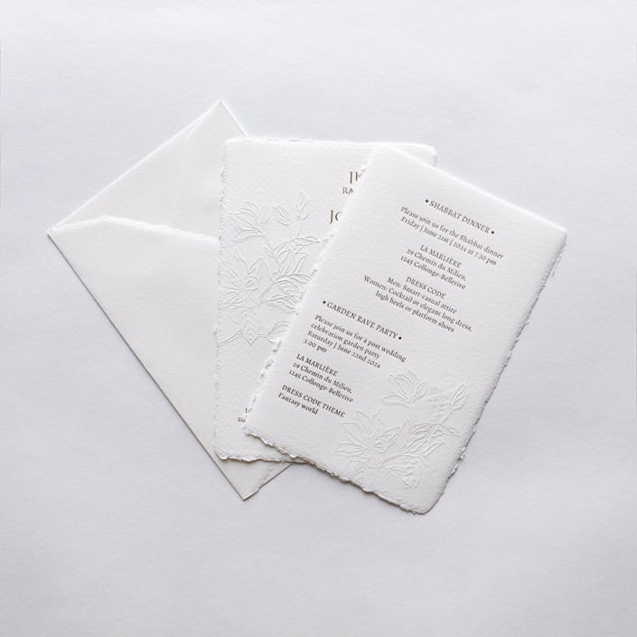 Exklusive Hochzeitseinladung auf Büttenpapier mit Heißfolienprägung und Blindprägung
