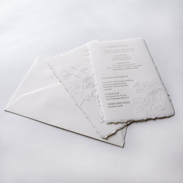 Exklusive Hochzeitseinladung auf Büttenpapier mit Heißfolienprägung und Blindprägung