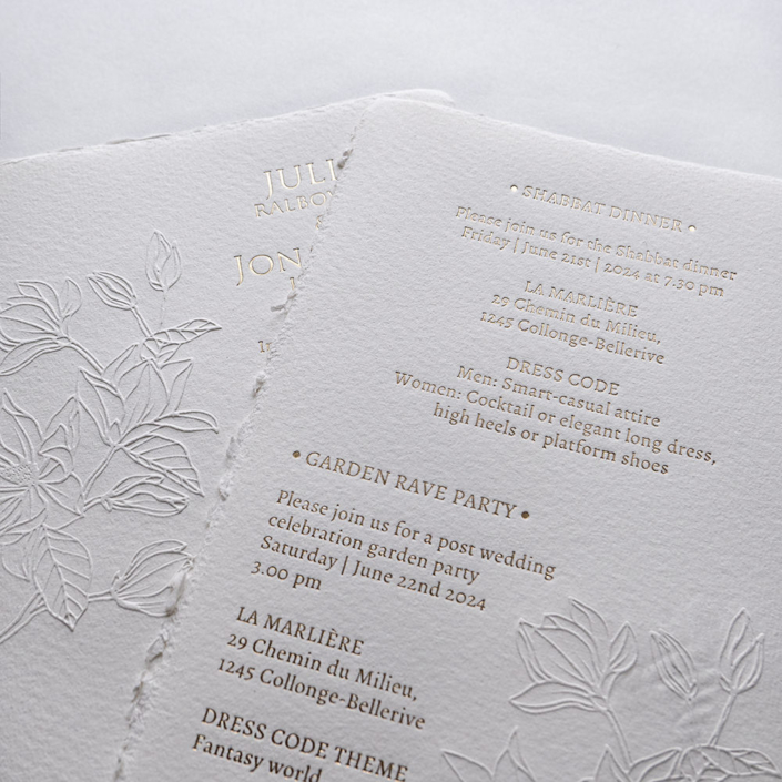 Exklusive Hochzeitseinladung auf Büttenpapier mit Heißfolienprägung und Blindprägung