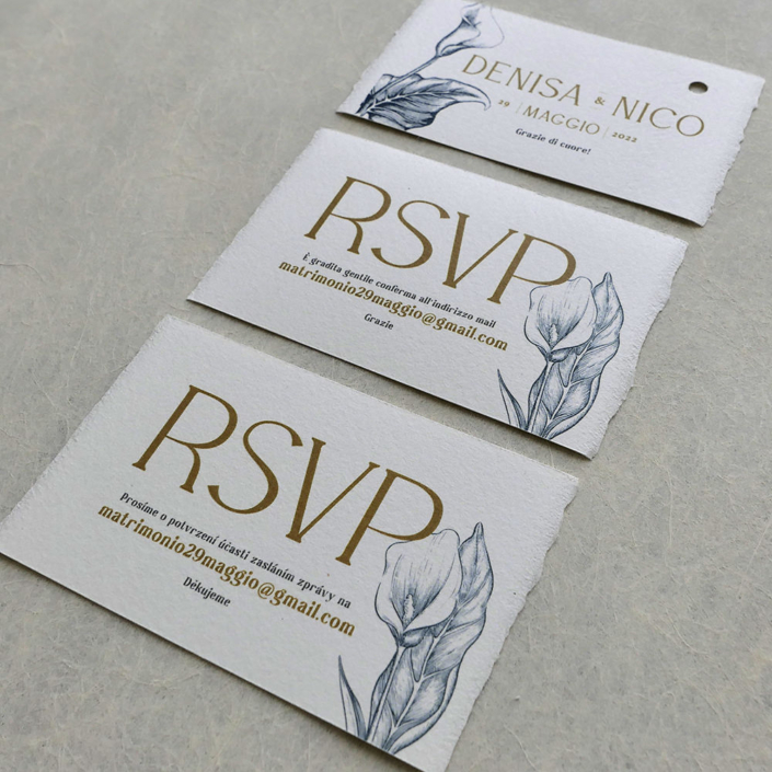 Individuelle Hochzeitspapeterie aus handgeschöpftem Papier mit Einladung, RSVP-Karten und Umschlägen