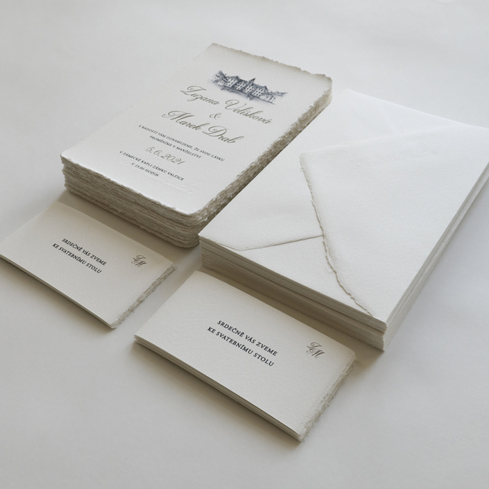 Hochzeitseinladung im Letterpress auf handgeschöpftem Papier mit Umschlägen und Karten