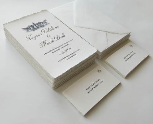 Hochzeitseinladung im Letterpress auf handgeschöpftem Papier mit Umschlägen und Karten