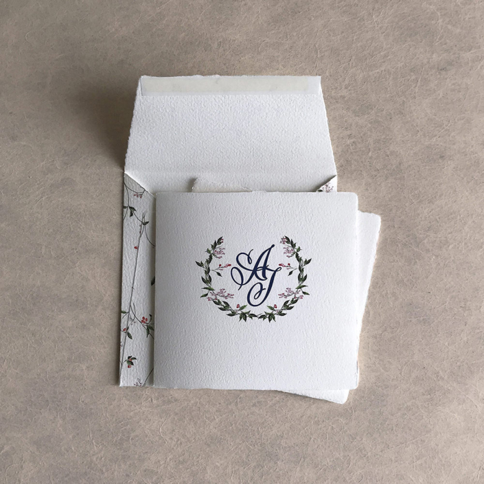 Hochzeitseinladung Tuscany aus handgeschöpftem Büttenpapier mit floralen Motiven